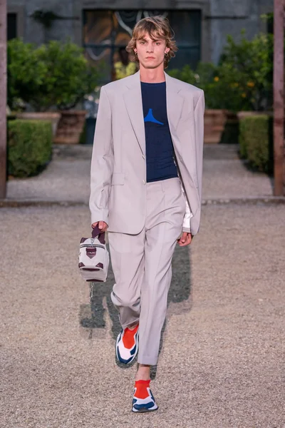 Look 35